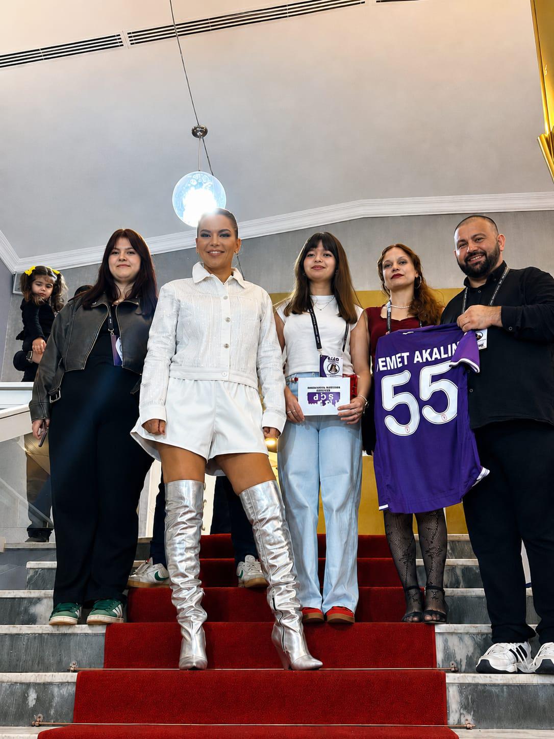 Samsun Gençlik Platformu’ndan Demet Akalın Sürprizi