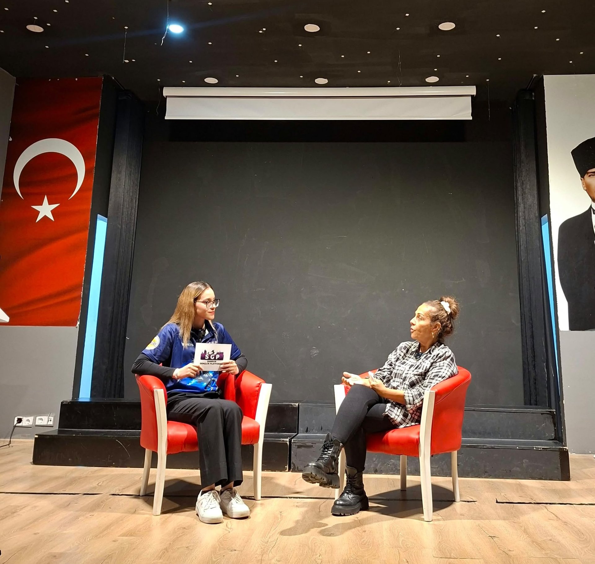 ÇİÇEK DİLLİGİL'DEN GENÇLERE İLHAM VEREN TAVSİYELER